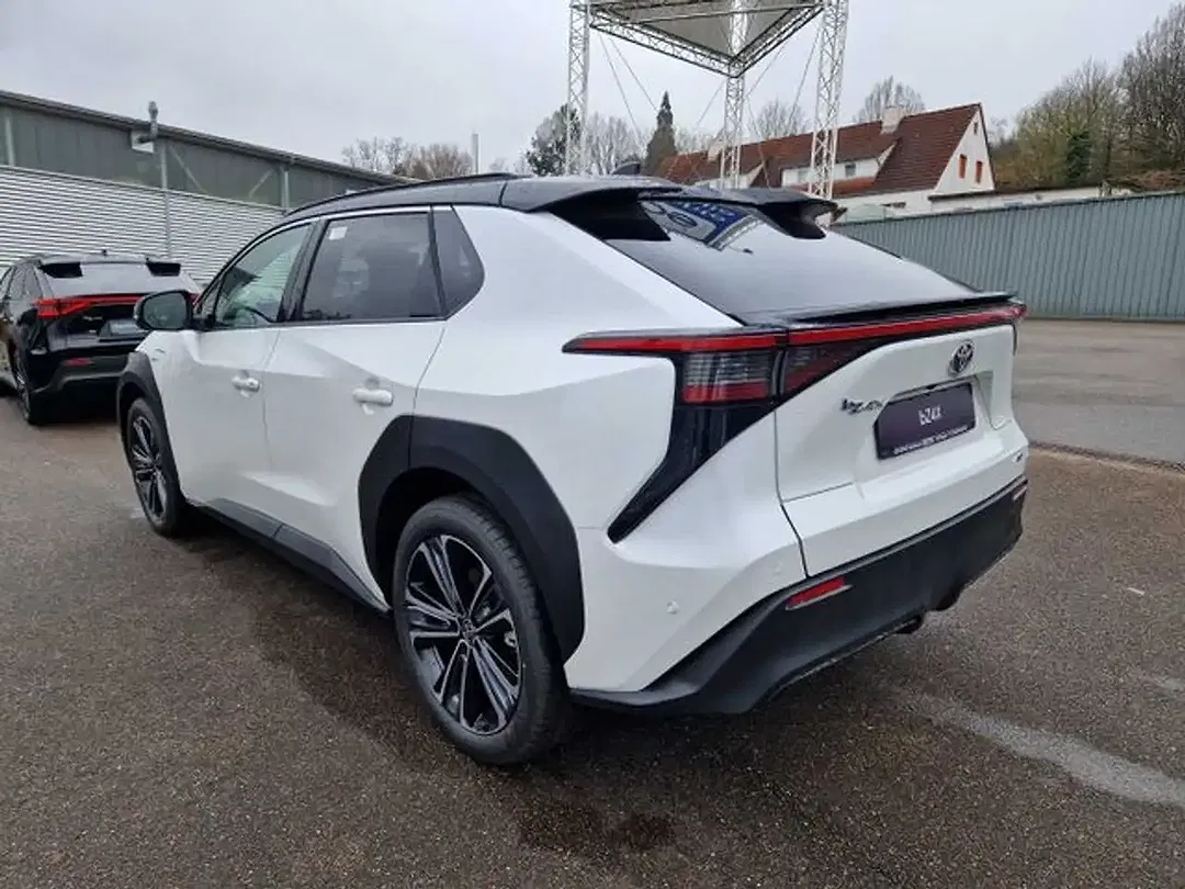 Toyota bZ4X - Thumbnail 3