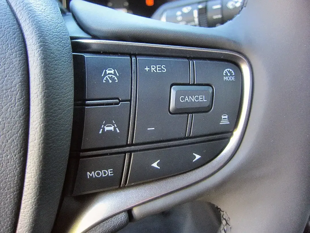 Lexus UX 300h - Thumbnail 13