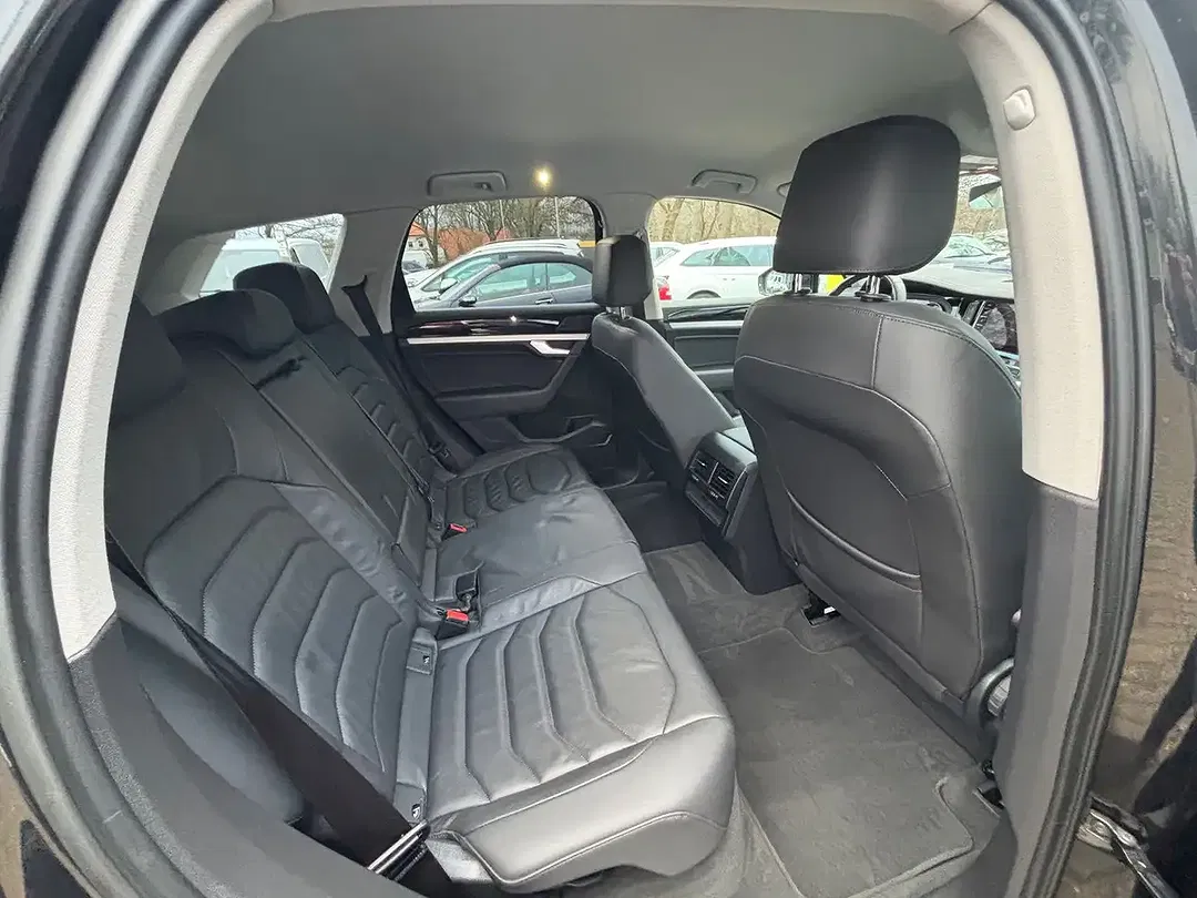 Volkswagen Touareg - Thumbnail 10