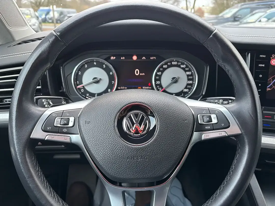 Volkswagen Touareg - Thumbnail 15