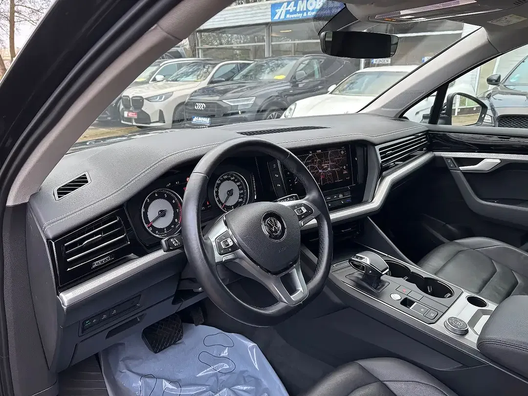 Volkswagen Touareg - Thumbnail 4