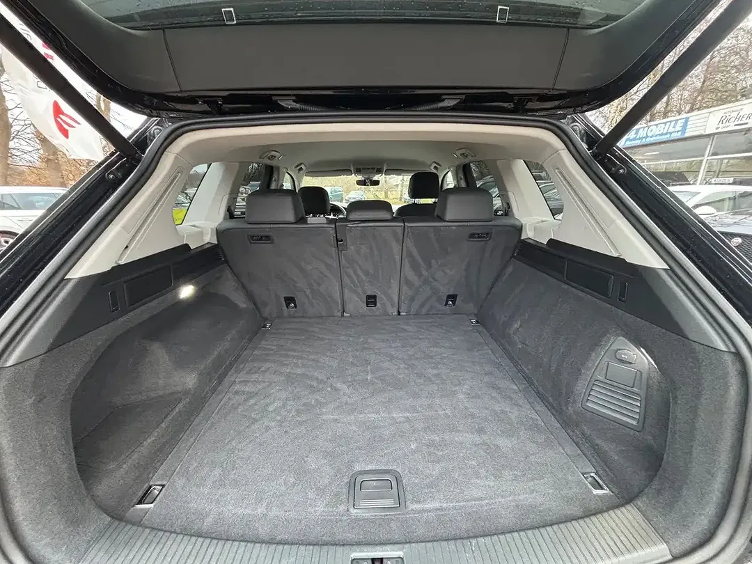Volkswagen Touareg - Thumbnail 9