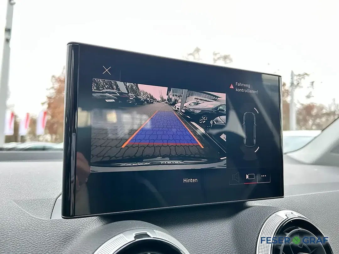 Audi Q2 - Thumbnail 11