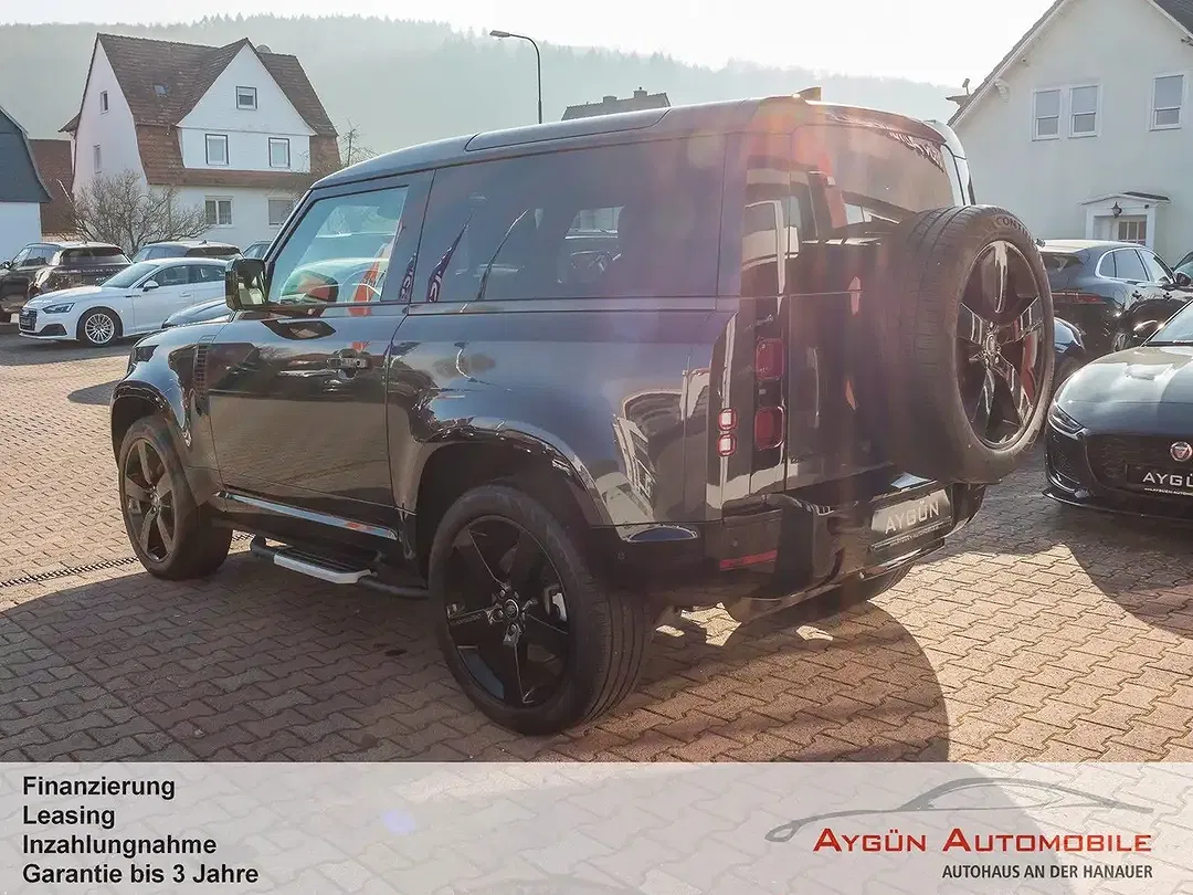 Land Rover Defender - Thumbnail 4