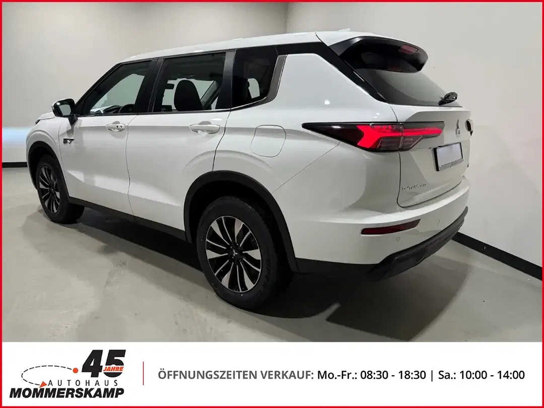 Mitsubishi Outlander - Thumbnail 2