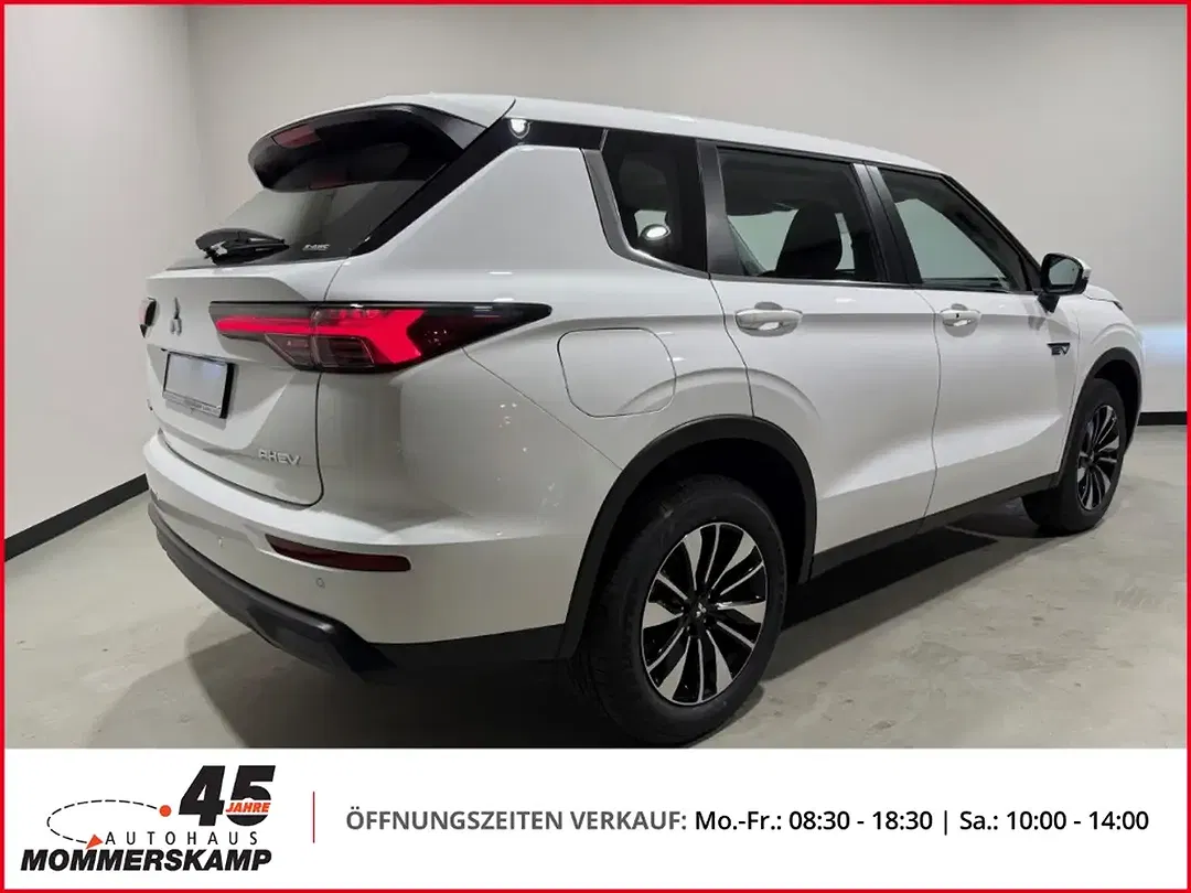 Mitsubishi Outlander - Thumbnail 3