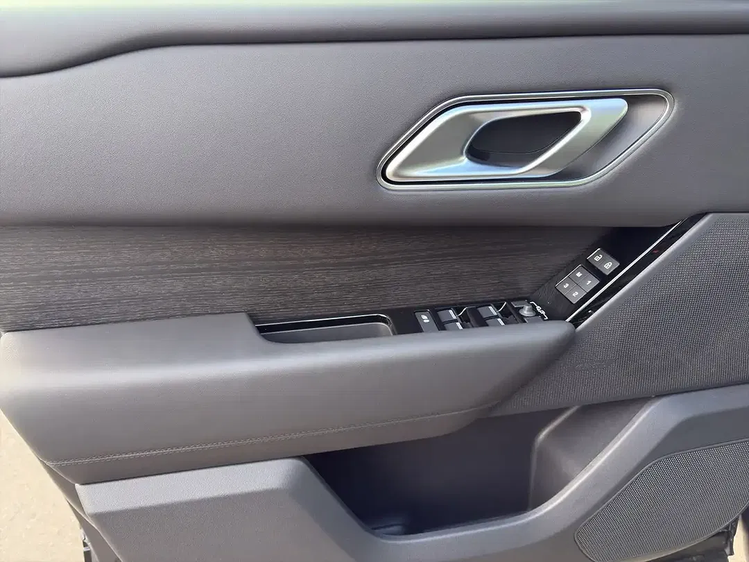 Land Rover Range Rover Velar - Thumbnail 12