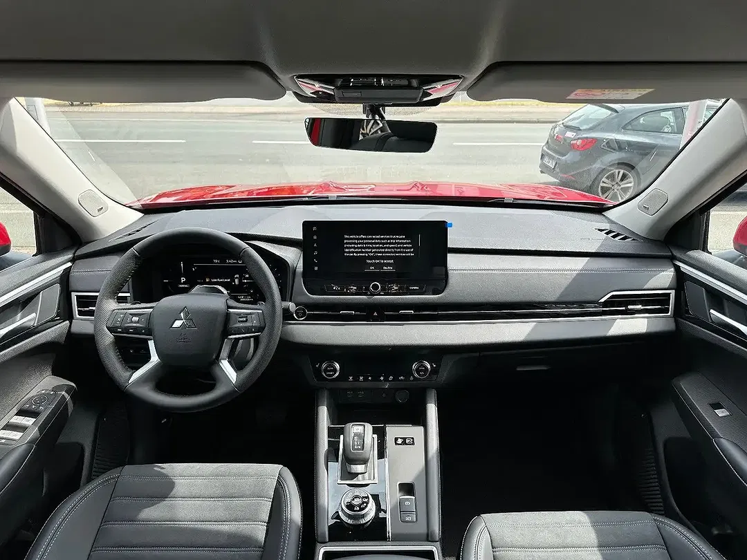 Mitsubishi Outlander - Thumbnail 11