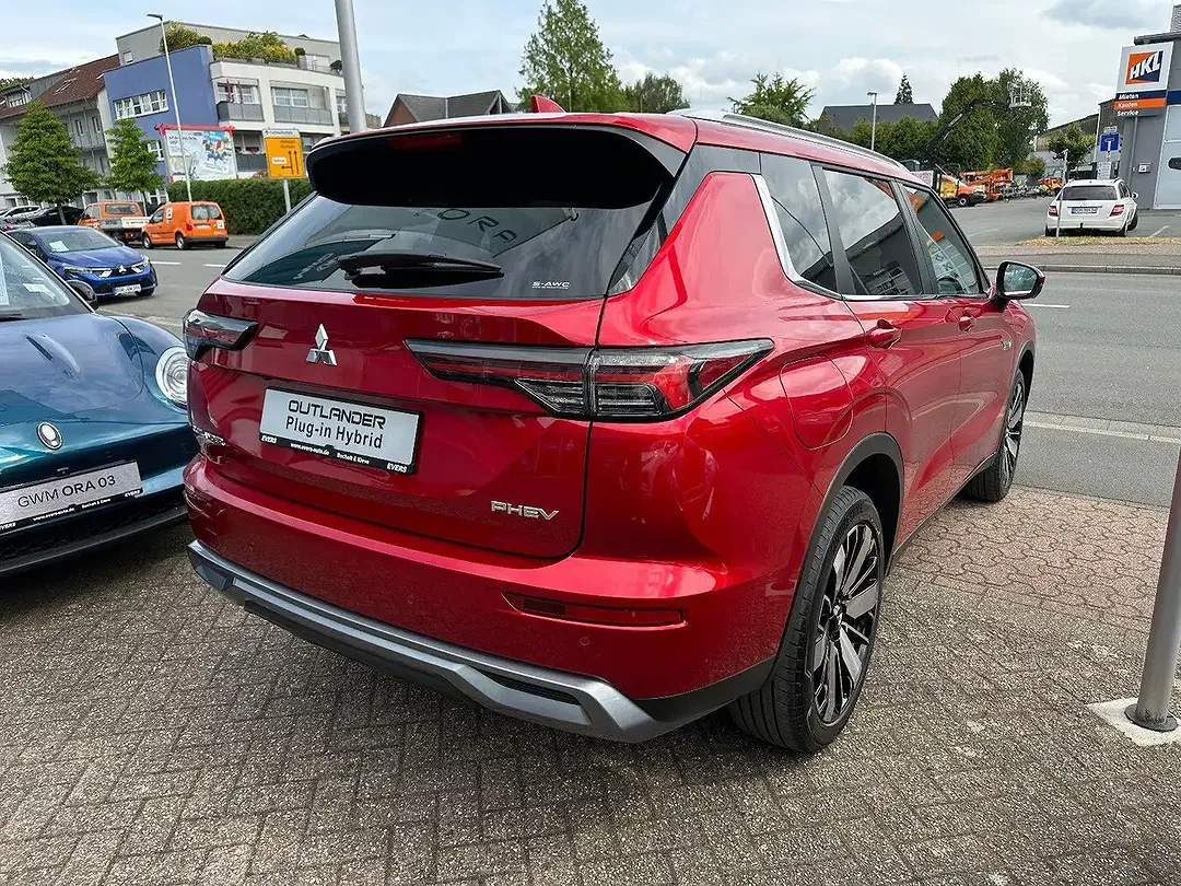 Mitsubishi Outlander - Thumbnail 5