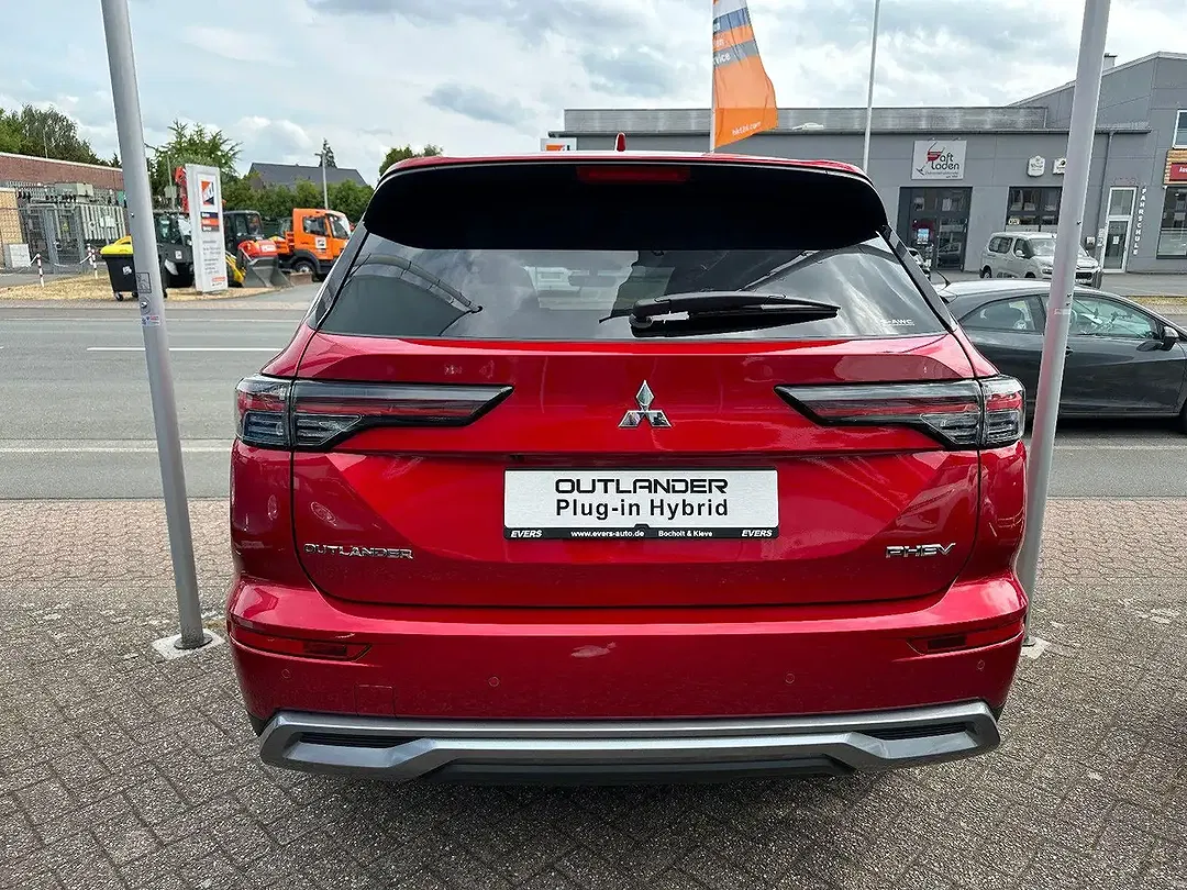 Mitsubishi Outlander - Thumbnail 6
