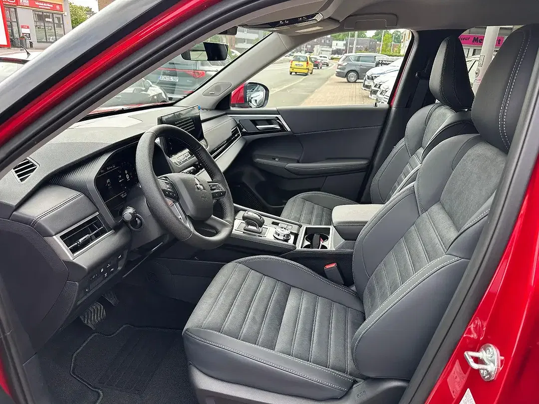 Mitsubishi Outlander - Thumbnail 8
