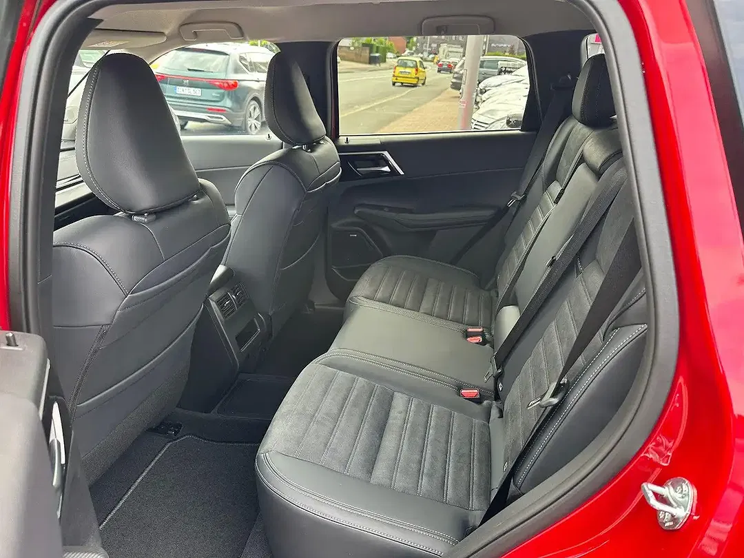Mitsubishi Outlander - Thumbnail 9