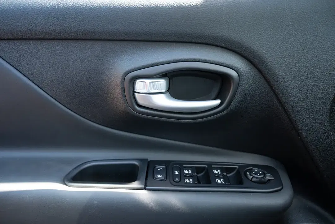 Jeep Renegade - Thumbnail 12