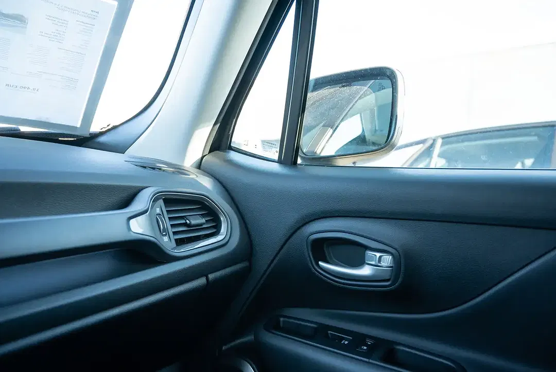 Jeep Renegade - Thumbnail 8
