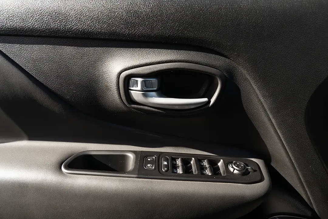 Jeep Renegade - Thumbnail 9