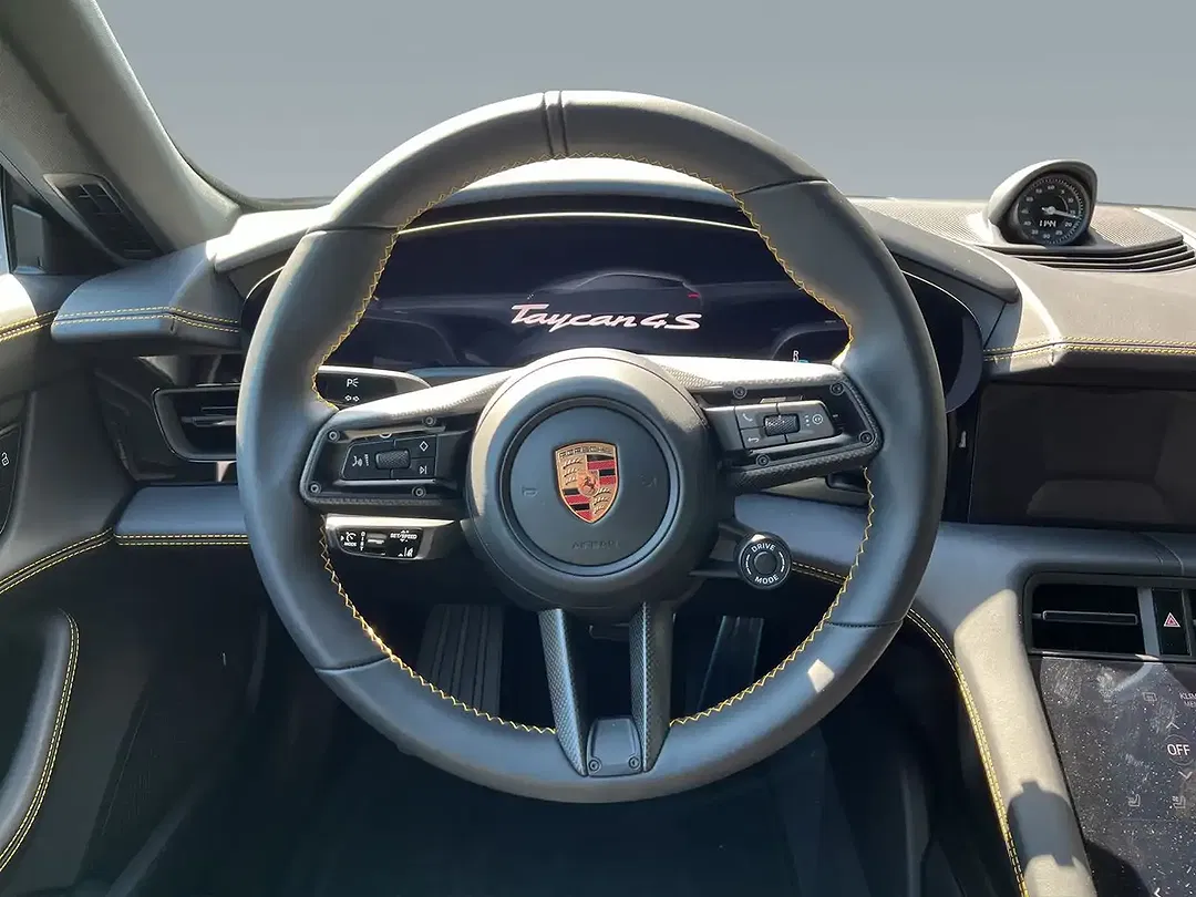 Porsche Taycan - Thumbnail 10