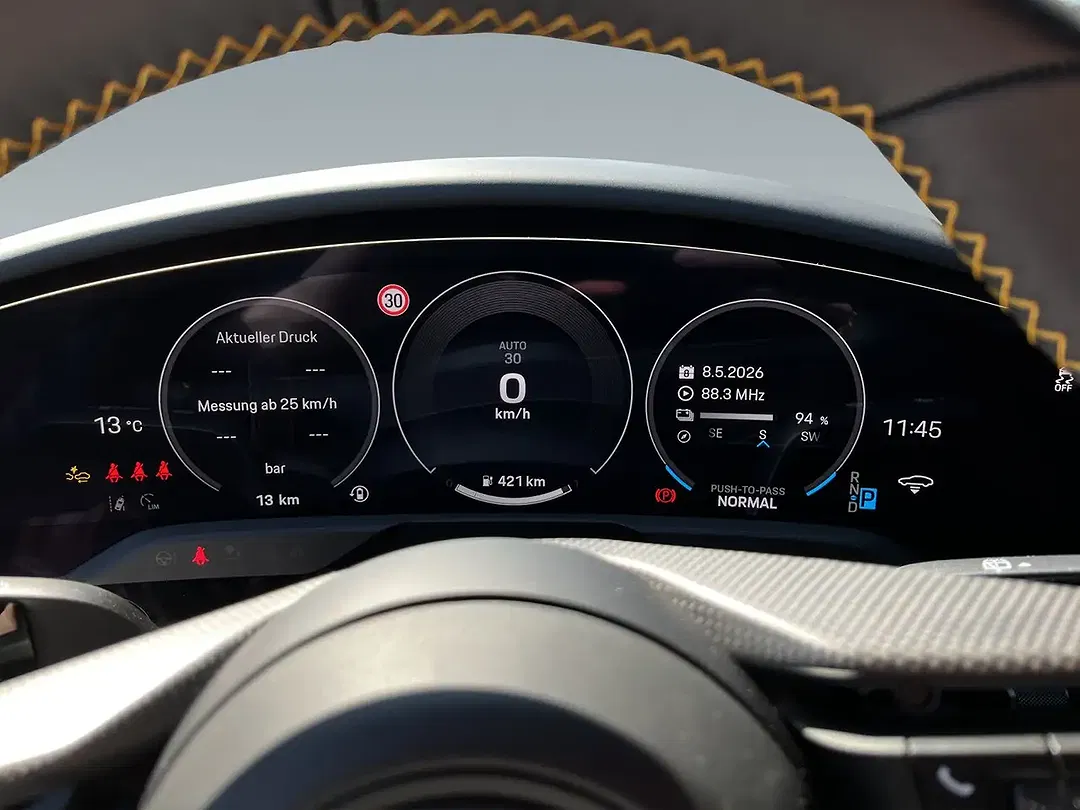 Porsche Taycan - Thumbnail 13