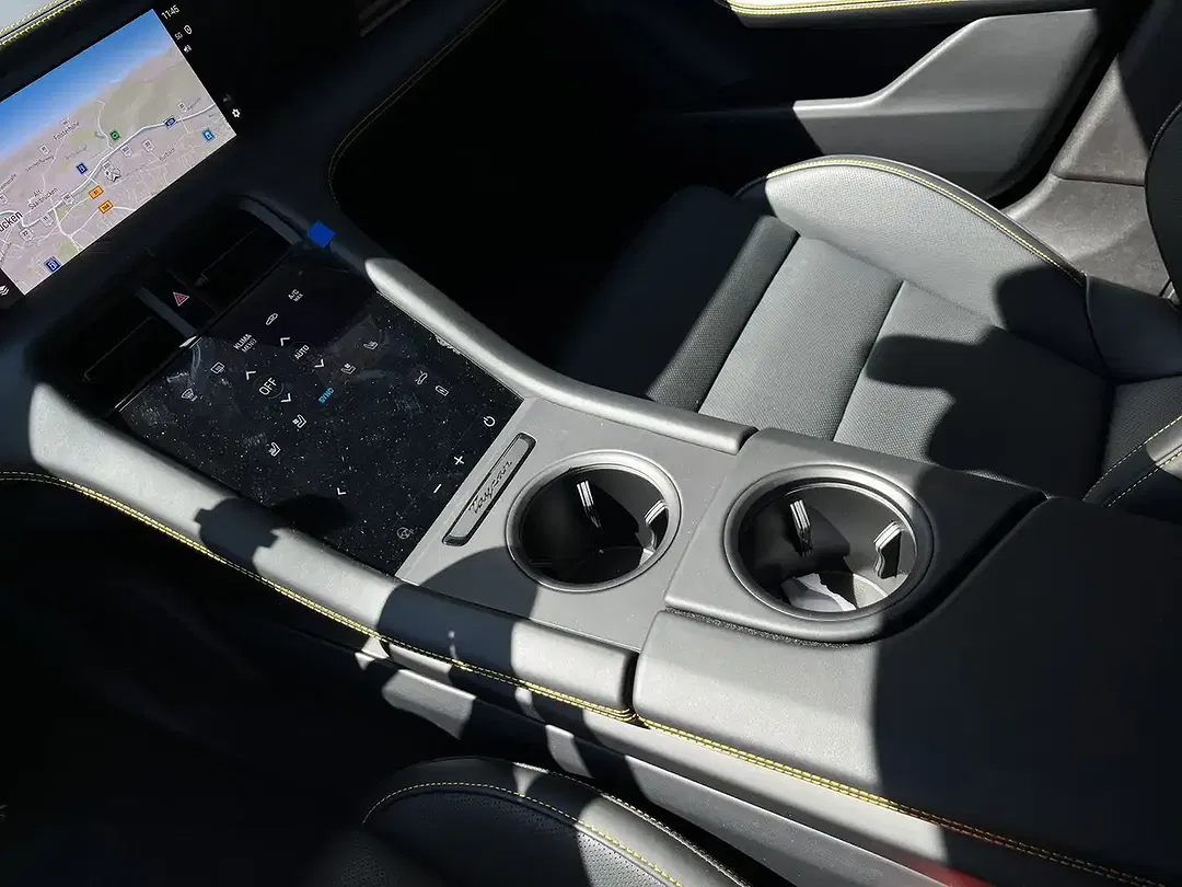 Porsche Taycan - Thumbnail 14