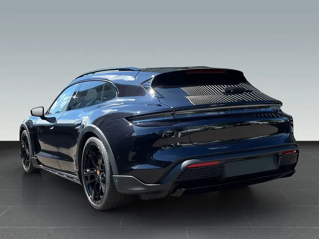 Porsche Taycan - Thumbnail 3