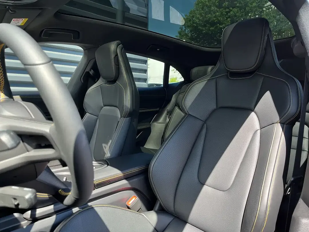 Porsche Taycan - Thumbnail 5