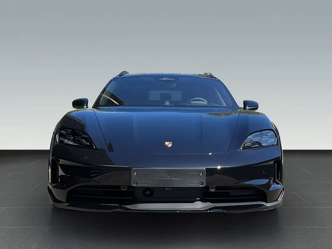 Porsche Taycan - Thumbnail 6