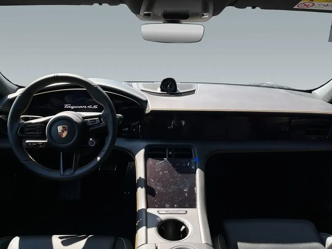 Porsche Taycan - Thumbnail 9
