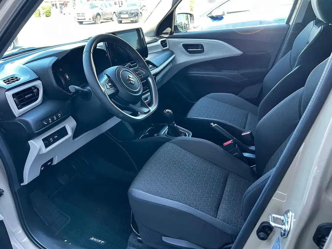 Suzuki Swift - Thumbnail 10