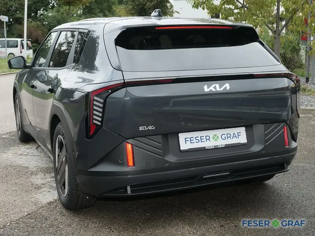 Kia EV4 - Thumbnail 2