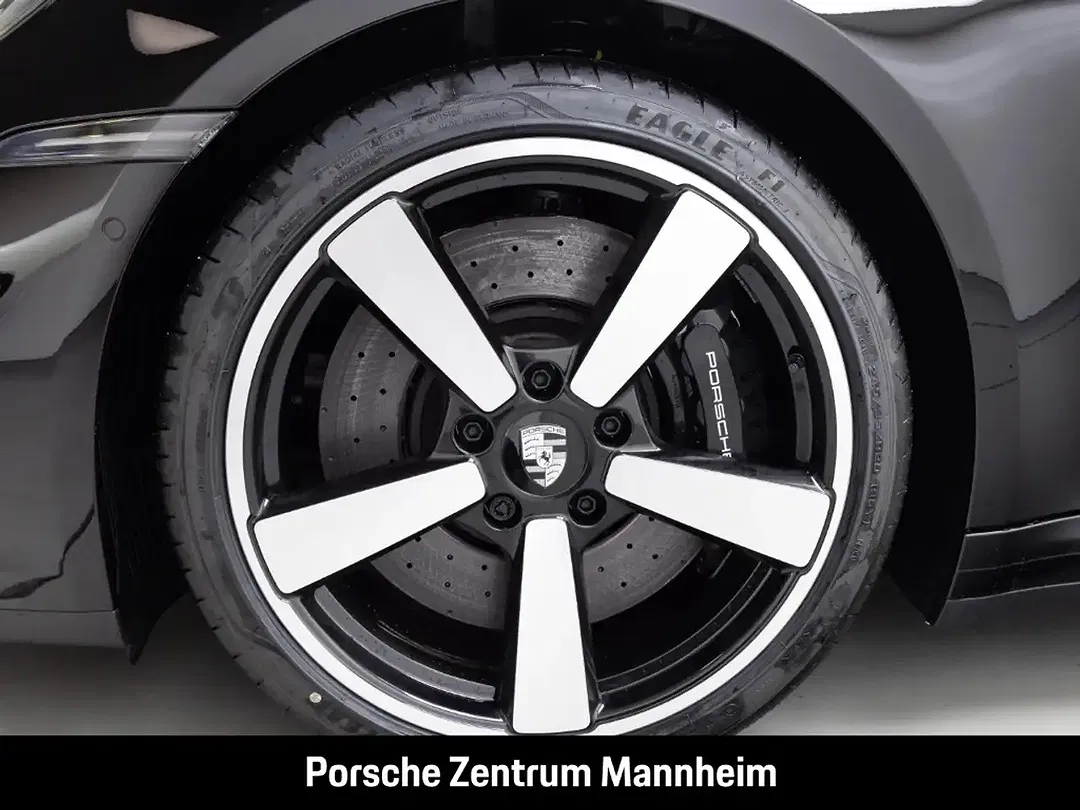 Porsche 992 - Thumbnail 8