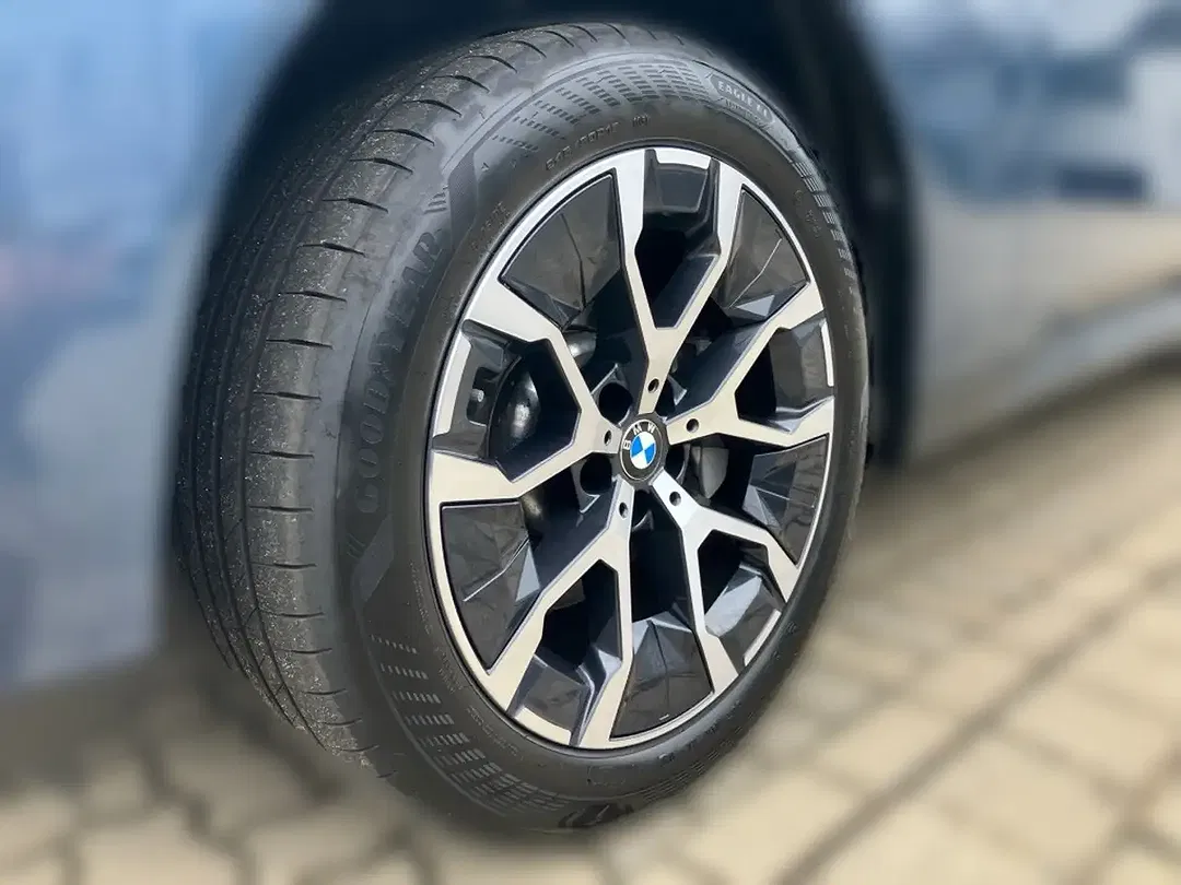 BMW X3 - Thumbnail 3