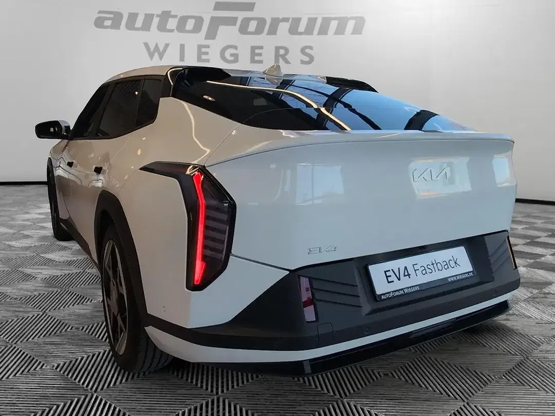 Kia EV4 - Thumbnail 5