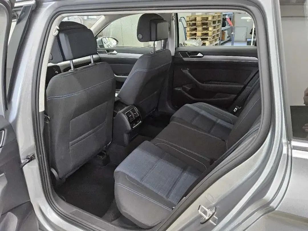 Volkswagen Passat Variant - Thumbnail 11