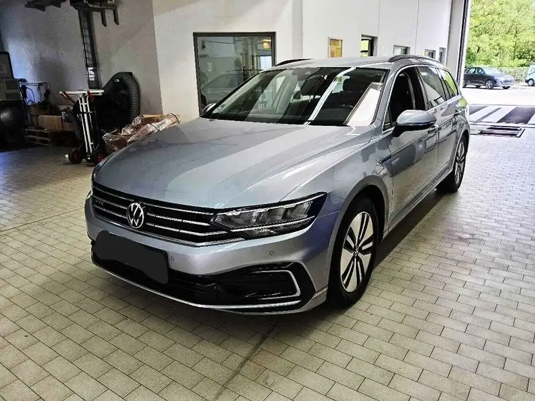 Volkswagen Passat Variant - Thumbnail 2
