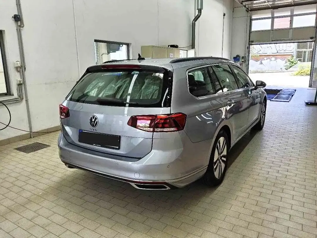 Volkswagen Passat Variant - Thumbnail 3
