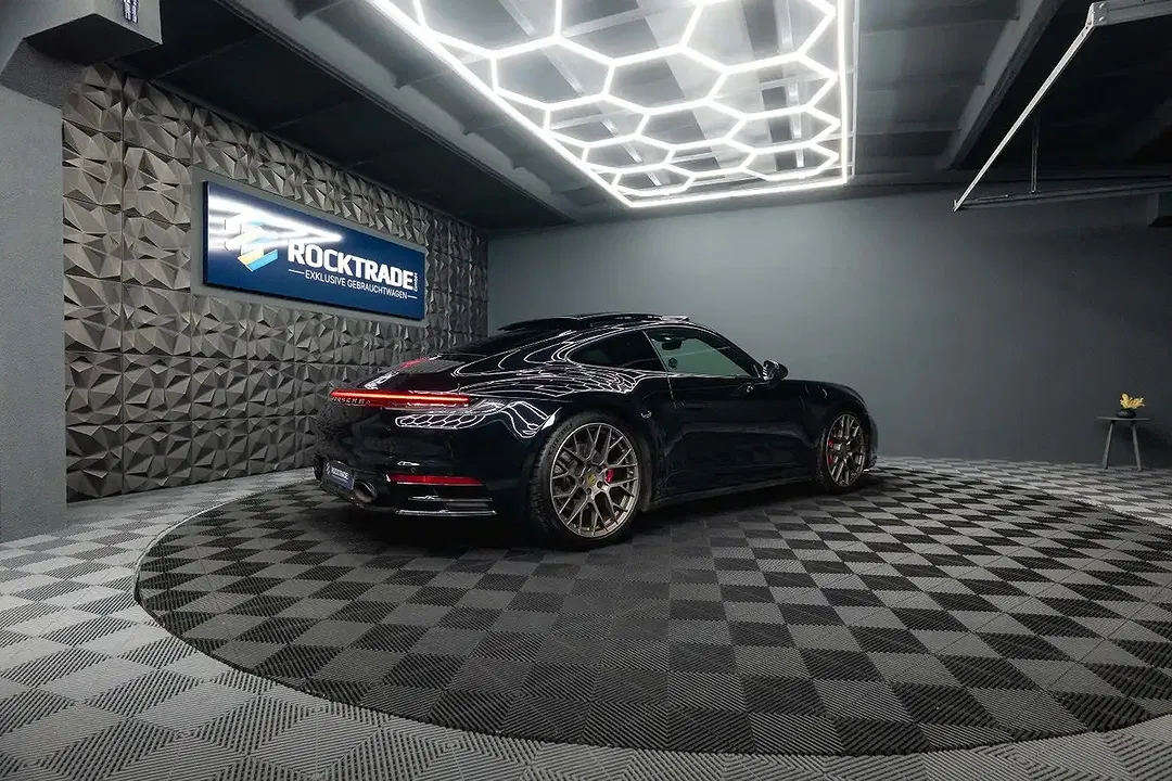 Porsche 992 - Thumbnail 10