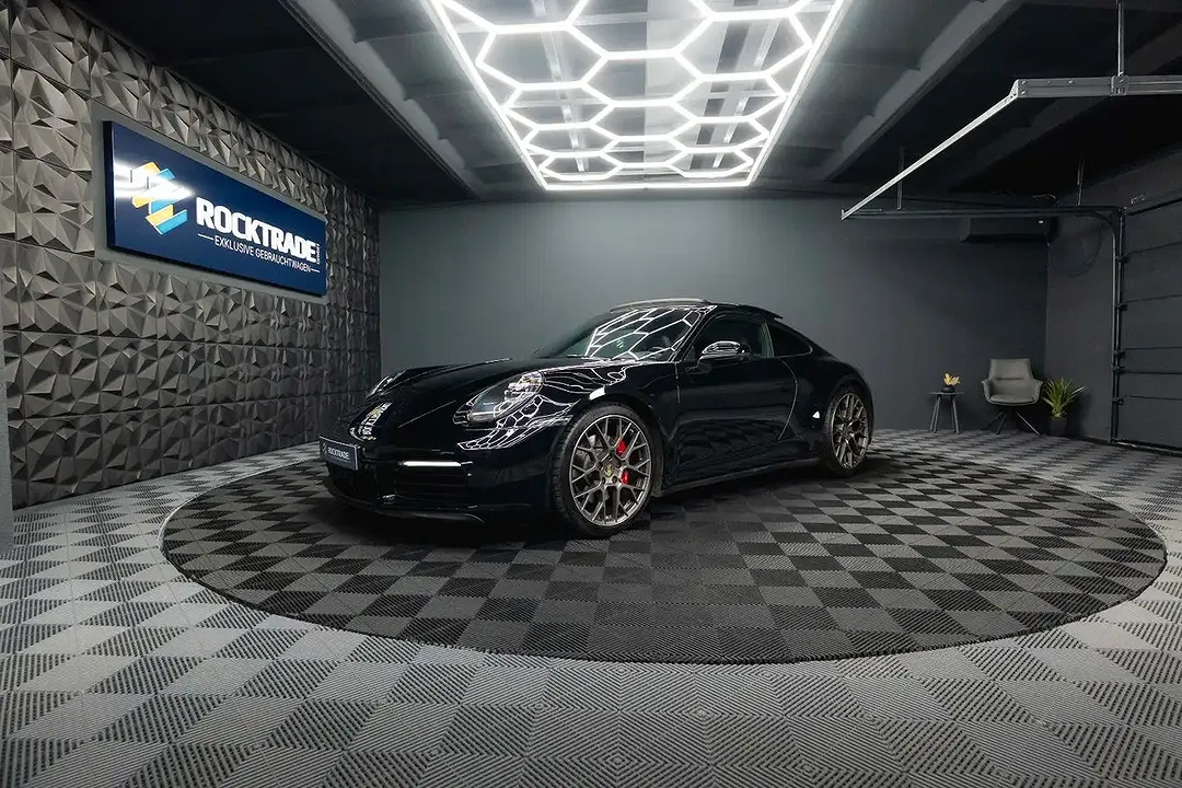 Porsche 992 - Thumbnail 2