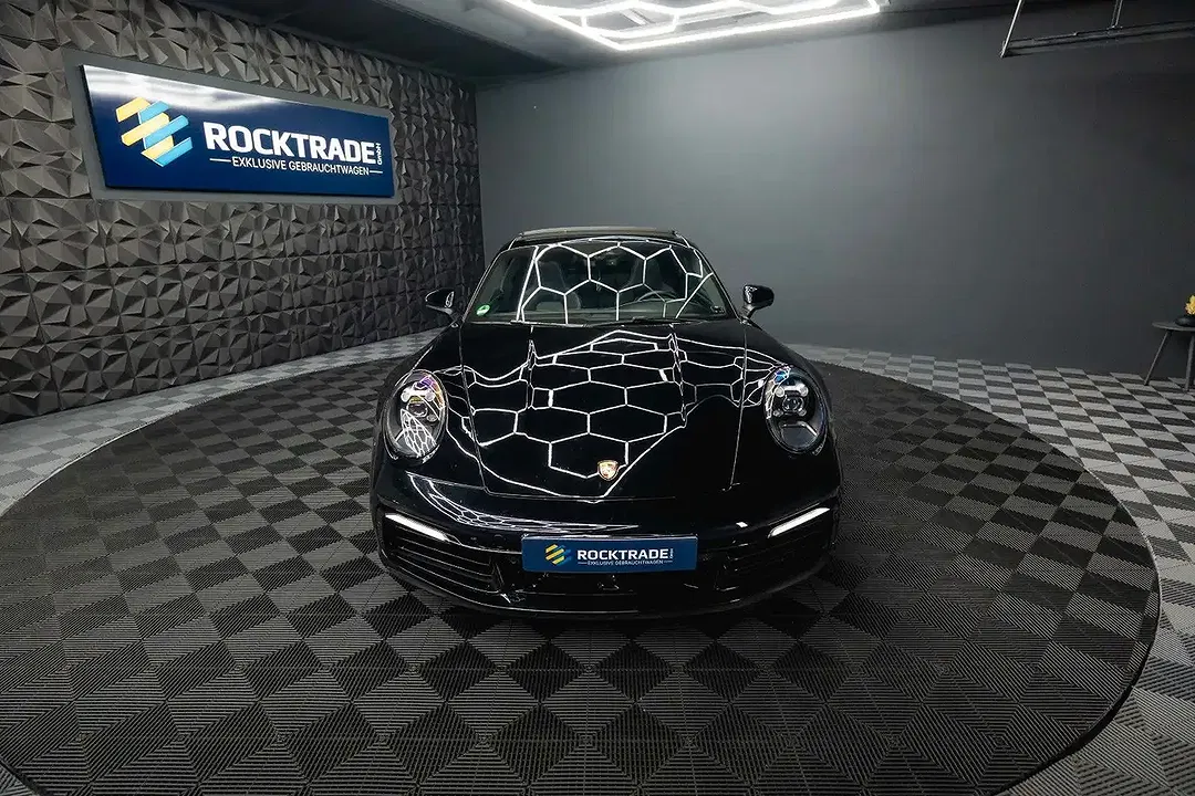 Porsche 992 - Thumbnail 3