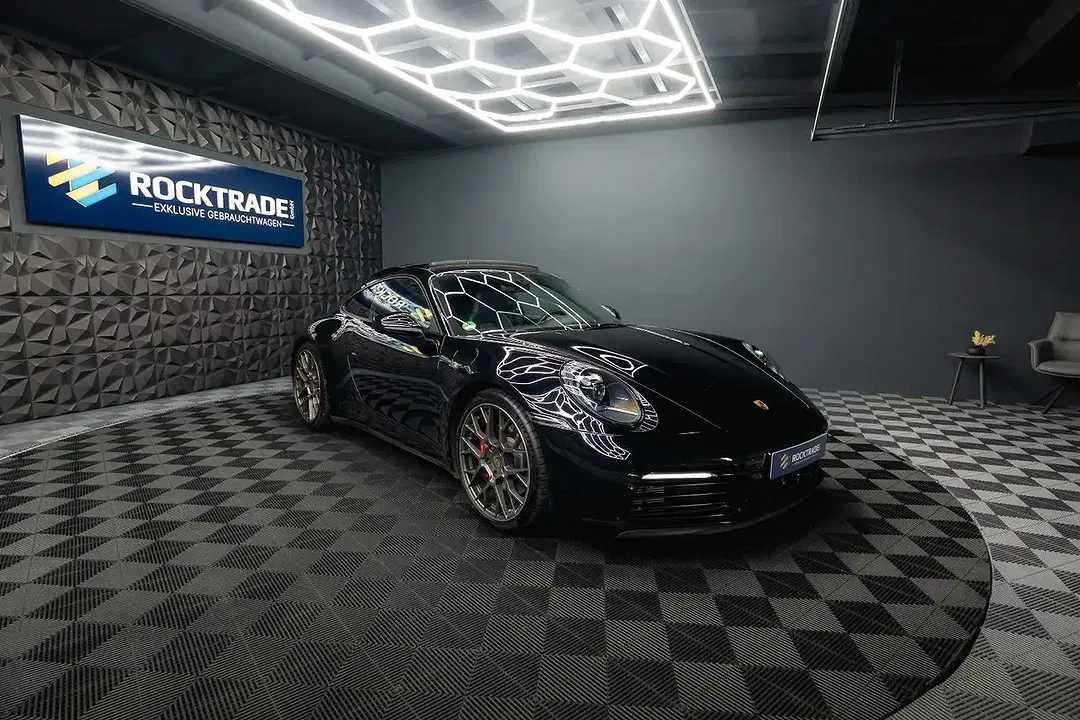 Porsche 992 - Thumbnail 6
