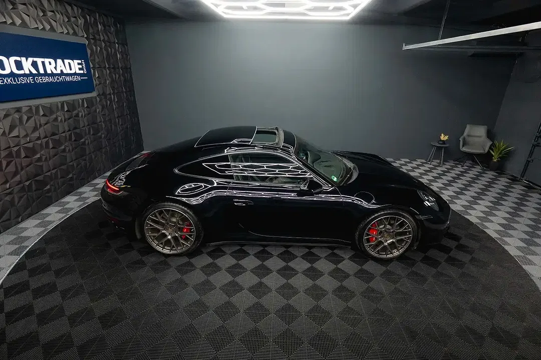 Porsche 992 - Thumbnail 8