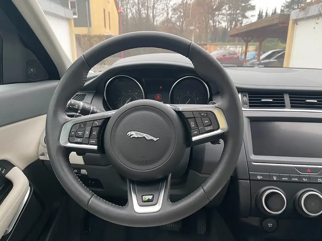 Jaguar E-Pace - Thumbnail 12