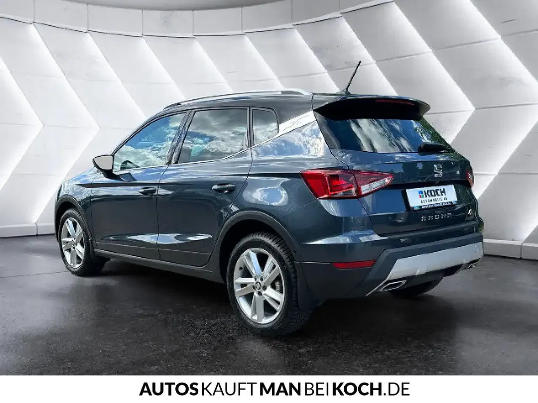 SEAT Arona - Thumbnail 2