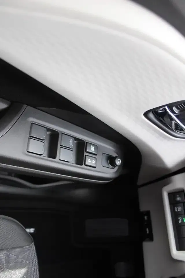 Suzuki Swift - Thumbnail 15
