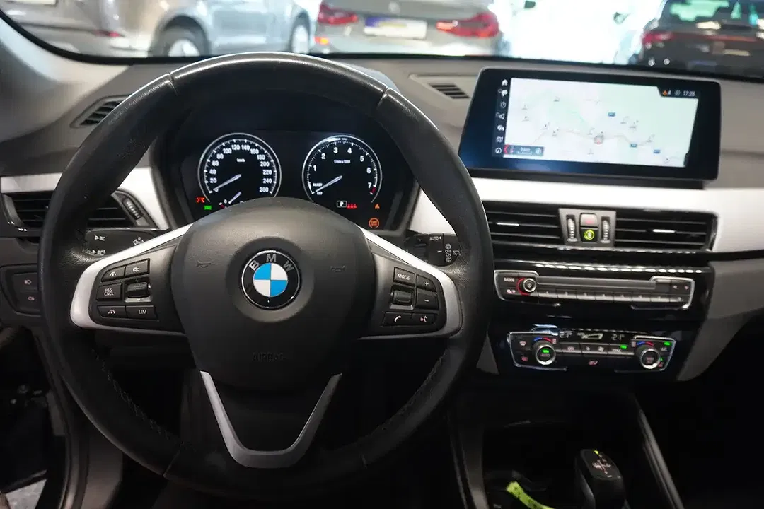 BMW X1 - Thumbnail 11