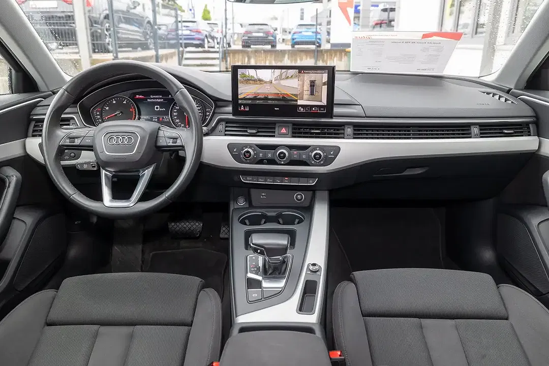 Audi A4 - Thumbnail 2