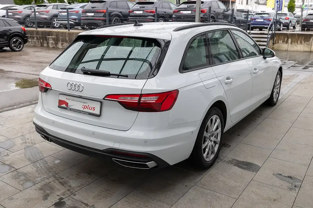Audi A4 - Thumbnail 3