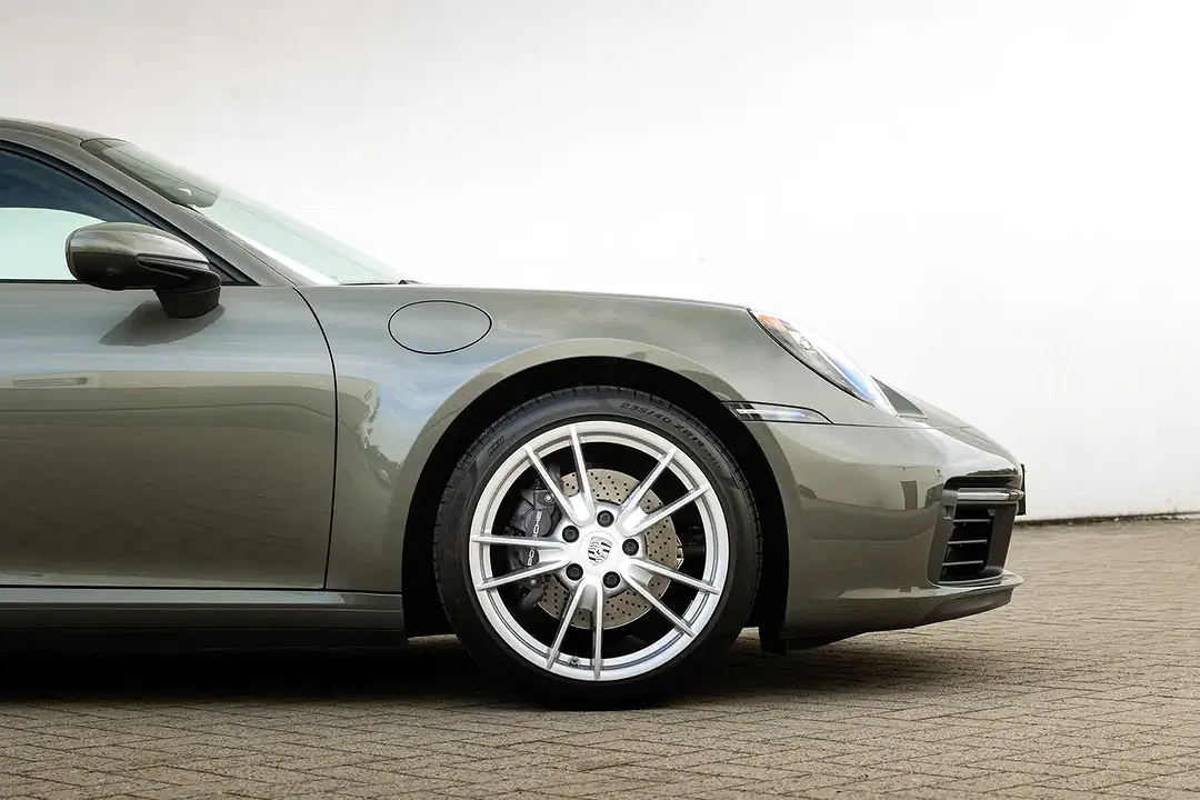 Porsche 992 - Thumbnail 11