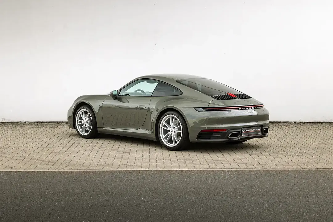 Porsche 992 - Thumbnail 2