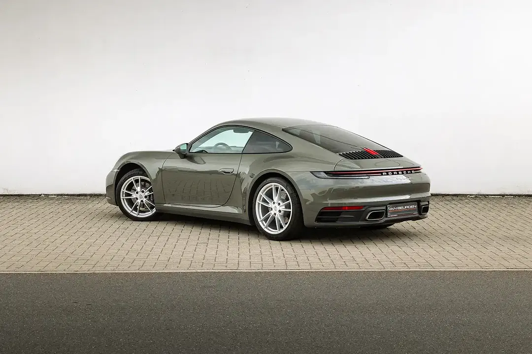Porsche 992 - Thumbnail 3