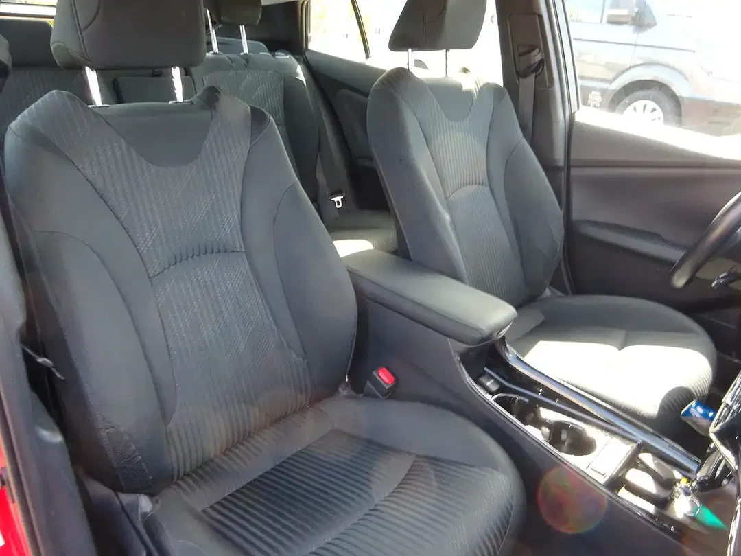 Toyota Prius - Thumbnail 10