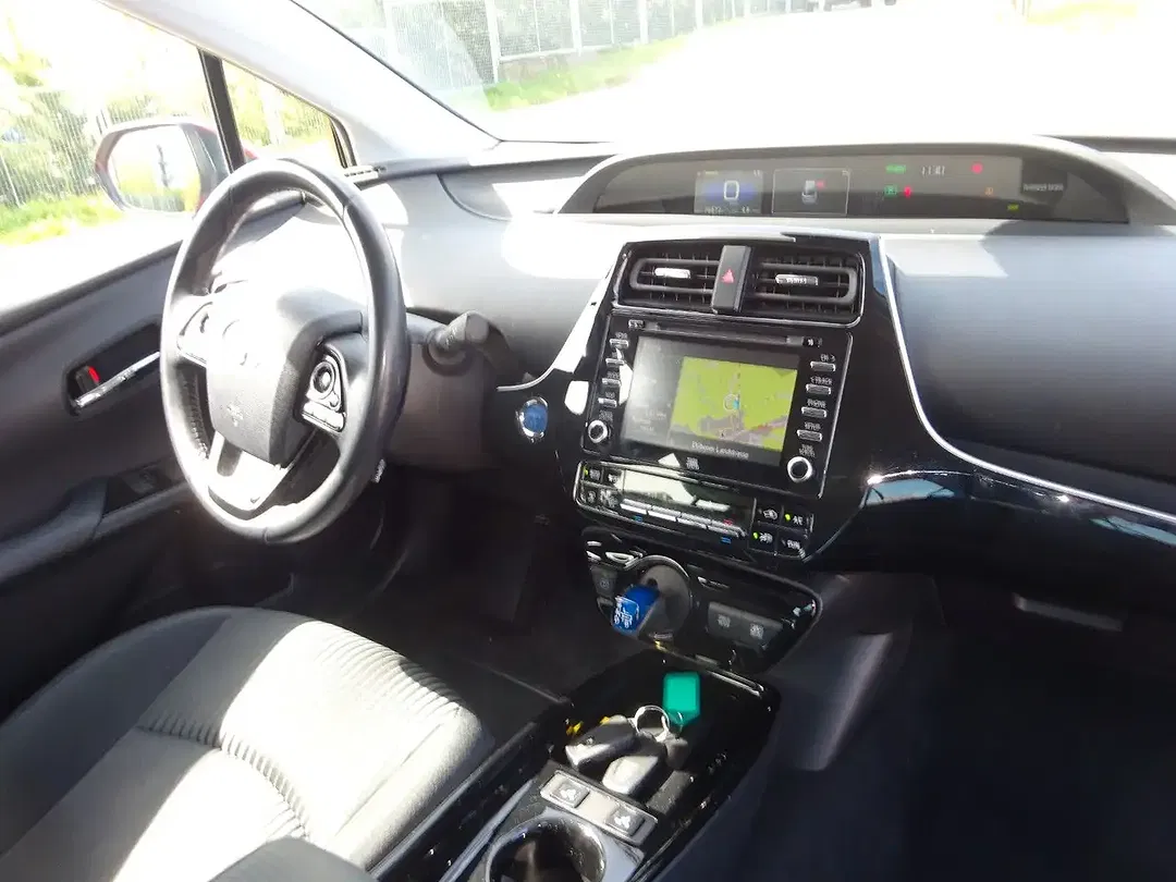 Toyota Prius - Thumbnail 11